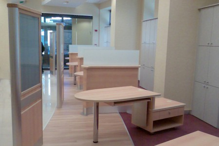 banki_referensi_asztalok_gyártás_beépítés_(Budapest)