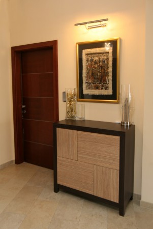 komód_és_beltéri_furnéros_ajtó_egyedi_tervezés_gyártás