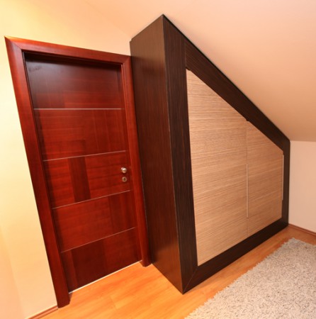 beépített_bútor_és_beltéri_furnéros_ajtó_egyedi_tervezés_kivitelezés